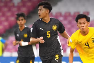 Các cầu thủ U23 Malaysia (áo đen) có thế trận áp đảo trước U23 Brunei. (Ảnh: FAM)