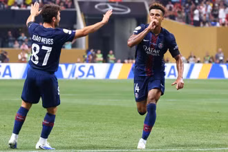 Desire Doue (phải) ăn mừng bàn thắng mở tỷ số. (Ảnh: PSG)