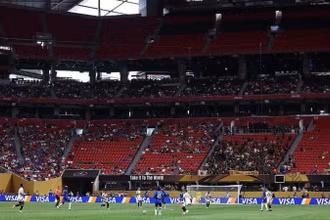 FIFA giảm giá vé nhằm lấp đầy chỗ trống tại các sân vận động. (Ảnh: CWC)
