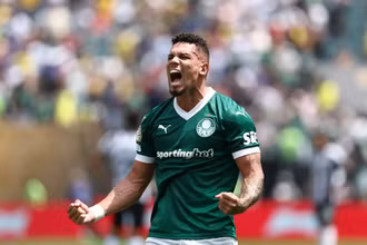 Paulinho mang về bàn thắng duy nhất đưa Palmeiras vào tứ kết. (Ảnh: FIFA)
