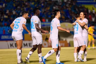 Câu lạc bộ Nam Định chính thức bảo vệ thành công ngôi vương V-League 2024/25. (Ảnh: ĐỨC CƯỜNG)