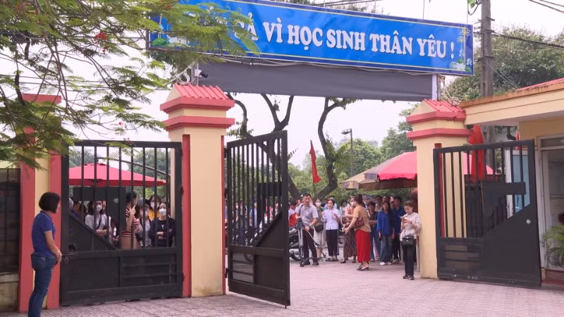 nhieu-si-tu-cau-may-cho-minh-tai-qtg00-40-51-16still001-9920.jpg