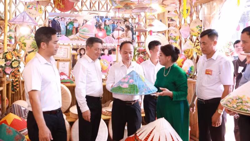 Không gian Trung tâm học tập cộng đồng xã Thanh Oai tại Đình làng Chuông.