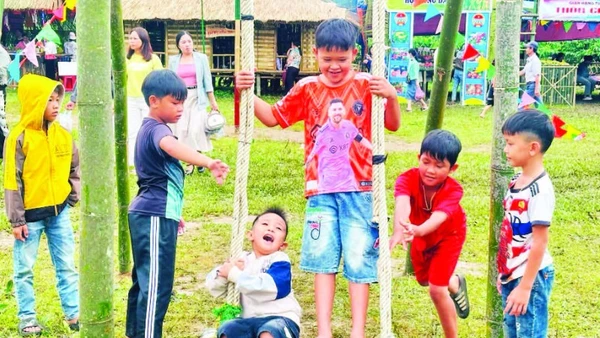 Trường phổ thông nội trú liên cấp tiểu học và trung học cơ sở mới sẽ giúp học sinh xã Sa Loong học tập tốt hơn.