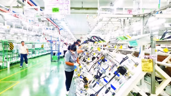 Dây chuyền sản xuất ở khu công nghiệp Đông Mai, Quảng Ninh.