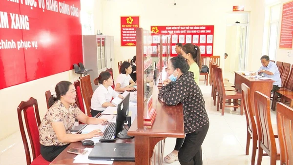 Trung tâm hành chính công xã Nam Xang tập trung giải quyết kịp thời các thủ tục hành chính phục vụ người dân.
