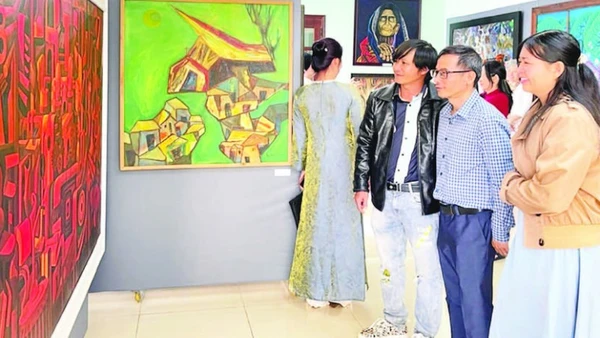 Tranh của họa sĩ Xu Man mang đậm chất sử thi nơi núi rừng Tây Nguyên.