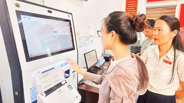 Phường Trúc Lâm đầu tư thiết bị hỗ trợ công dân chứng thực điện tử, đăng ký giải quyết đề xuất hành chính.