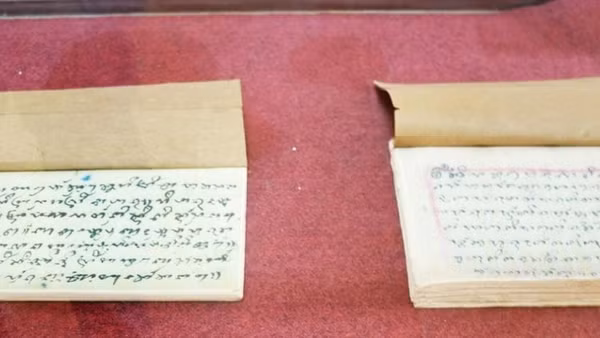 Thư tịch cổ Chăm đang được lưu giữ tại Trung tâm nghiên cứu văn hóa Chăm, tỉnh Khánh Hòa.