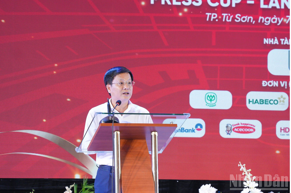 Nhà báo Hồ Minh Chiến - Tổng biên tập Tạp chí Gia đình Việt Nam, Trưởng Ban tổ chức Press Cup 2025 phát biểu tại buổi lễ. ndo_br_picture1a.jpg