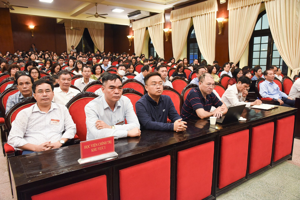 Các đại biểu tham dự hội nghị tại điểm cầu Học viện Chính trị quốc gia Hồ Chí Minh. dsc-3008.jpg