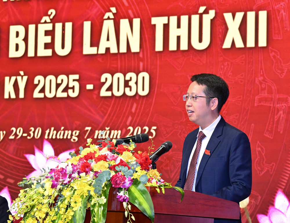 Nhà báo Việt Khuê phát biểu ý kiến tại đại hội. dsc-9653.jpg