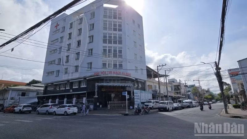 Bệnh viện tim mạch tỉnh hiện nay đã quá tải.