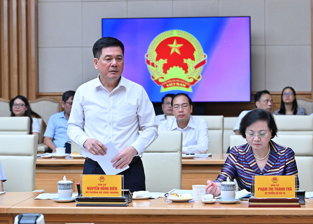 Bộ trưởng Công thương Nguyễn Hồng Diên phát biểu. dsc-8829.jpg