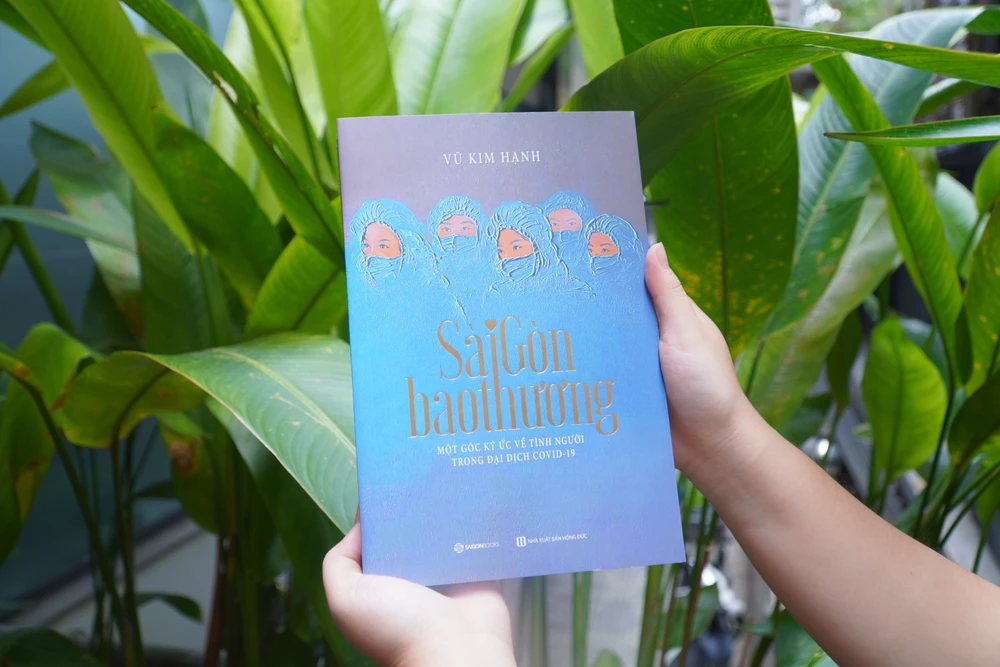 Tác phẩm được chia thành ba phần, như ba chương giao hưởng cảm xúc.