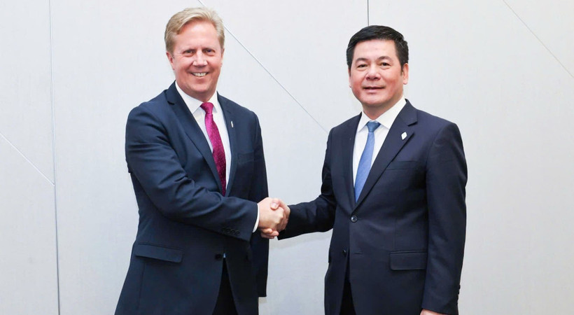 Bộ trưởng Công thương Việt Nam Nguyễn Hồng Diên và Bộ trưởng Thương mại New Zealand Todd McClay.