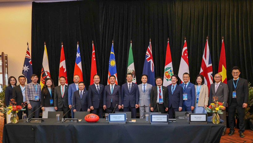 Bộ trưởng Công thương Nguyễn Hồng Diên và đoàn công tác tham dự sự kiện.