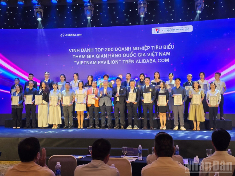 Các doanh nghiệp trong số 200 doanh nghiệp tiêu biểu tham gia “Gian hàng quốc gia Việt Nam” trên Alibaba.com. (Ảnh: KIM DUNG)