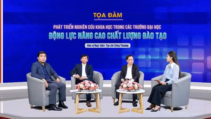 Tọa đàm với chủ đề: “Phát triển nghiên cứu khoa học trong các trường đại học – động lực nâng cao chất lượng đào tạo”. (Ảnh: KIM DUNG)