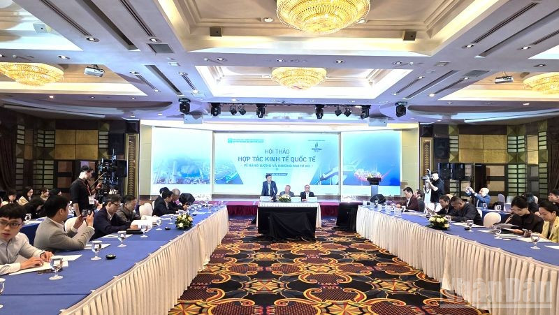 Hội thảo "Hợp tác kinh tế quốc tế về năng lượng và thương mại tự do". (Ảnh: AN NGUYÊN)