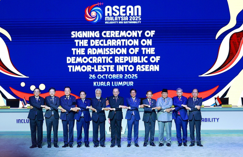 Thủ tướng Phạm Minh Chính và các Trưởng đoàn ASEAN chụp ảnh chung tại Lễ khai mạc Hội nghị Cấp cao ASEAN lần thứ 47. (Ảnh: Dương Giang-TTXVN)