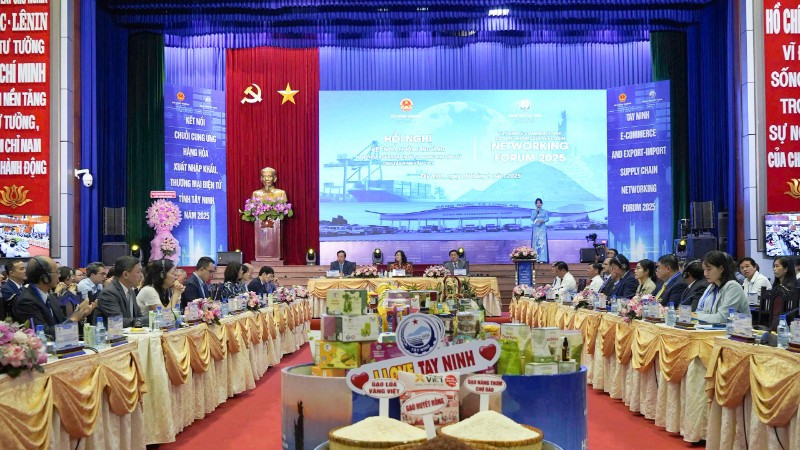 Hội nghị “Kết nối chuỗi cung ứng hàng hóa xuất nhập khẩu, thương mại điện tử tỉnh Tây Ninh 2025”. (Ảnh: BCT)