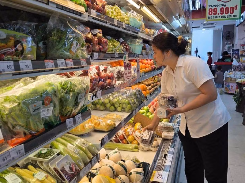 Bảo đảm nguồn cung hàng hóa thiết yếu, bình ổn thị trường mùa mưa bão và cuối năm.