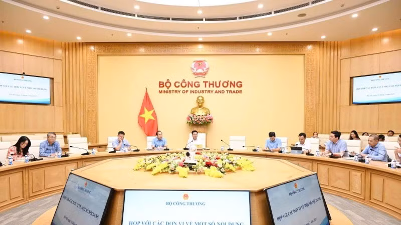 Bộ Công thương họp công bố quyết định cử 34 lãnh đạo cấp cục, vụ về địa phương công tác. (Ảnh: BCT)