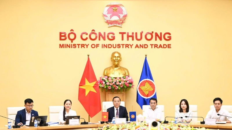 Đoàn Việt Nam tham dự Hội nghị do Thứ trưởng Công thương Nguyễn Hoàng Long làm Trưởng đoàn.