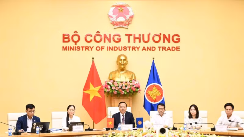 Đoàn Việt Nam tham dự Hội nghị do Thứ trưởng Công thương Nguyễn Hoàng Long làm Trưởng đoàn.