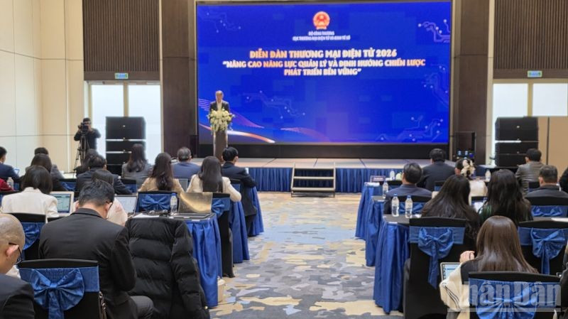 Diễn đàn “Toàn cảnh thương mại điện tử: Nâng cao năng lực quản lý và định hướng phát triển bền vững”.