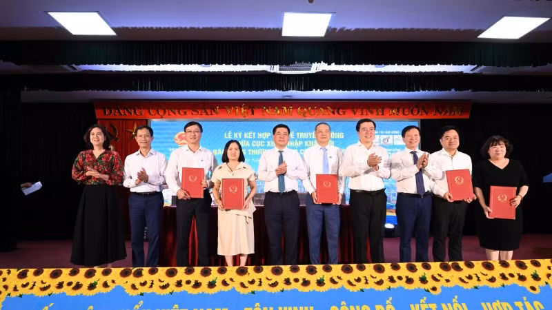 Lễ ký kết chương trình truyền thông giữa Cục Xuất nhập khẩu và các cơ quan báo chí ngành công thương.