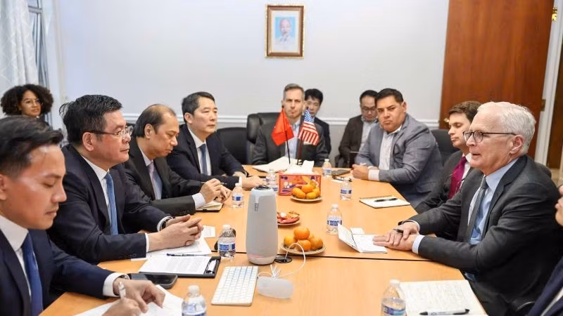 Tại buổi làm việc, Bộ trưởng Nguyễn Hồng Diên ghi nhận kết quả hợp tác và những kiến nghị của các doanh nghiệp bán dẫn Hoa Kỳ. (Ảnh: NGUYÊN MINH)