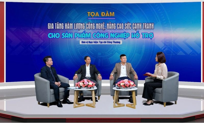Tọa đàm “Gia tăng hàm lượng công nghệ, nâng cao sức cạnh tranh cho sản phẩm công nghiệp hỗ trợ”. (Ảnh: KIM DUNG)