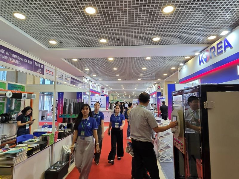 Triển lãm quốc tế về công nghiệp, RHVAC, phòng sạch và phụ trợ nhà máy công nghệ cao chính thức khai mạc. (Ảnh: KIM DUNG)