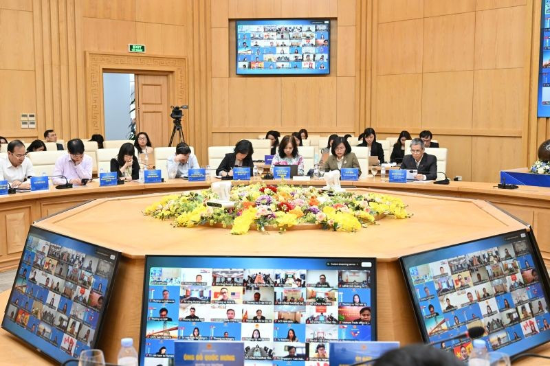 Hội nghị giao ban xúc tiến thương mại với hệ thống thương vụ Việt Nam ở nước ngoài quý I/2026 theo hình thức kết hợp trực tiếp và trực tuyến.