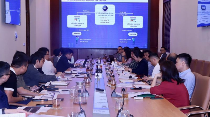 Cuộc họp có sự tham gia của lãnh đạo Sở Giao dịch hàng hóa Việt Nam, đại diện các doanh nghiệp kinh doanh vàng bạc, đá quý.