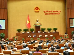 Bộ trưởng Y tế Đào Hồng Lan trình bày Tờ trình Dự thảo Nghị quyết của Quốc hội. (Nguồn QUOCHOI.VN)