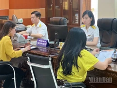 Từ ngày 1/1/2026, người nộp thuế chính thức không phải nộp và không phải kê khai lệ phí môn bài. (Ảnh: MINH PHƯƠNG)