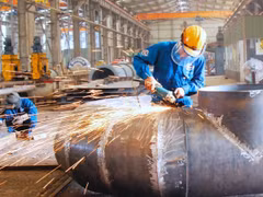 Chính phủ sẽ tập trung hỗ trợ cộng đồng doanh nghiệp, người dân, tạo lòng tin đối với cơ chế chính sách của Nhà nước và giảm chi phí tuân thủ, chi phí của nền kinh tế. (Ảnh Lê Tiên)