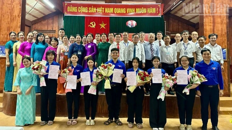 7 học sinh ưu tú Đà Nẵng được kết nạp Đảng, định hướng lý tưởng cho thế hệ trẻ