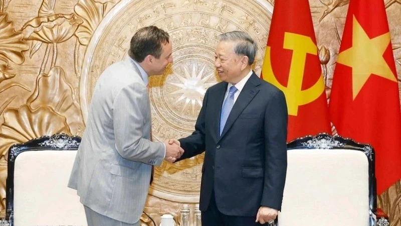 Tổng Bí thư Tô Lâm tiếp ông Scott Strazik, Chủ tịch kiêm Tổng Giám đốc điều hành Tập đoàn GE Vernova. (Ảnh: TTXVN)