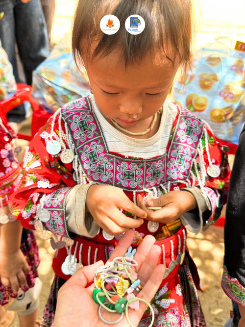 Mang đến cho em những niềm hạnh phúc dù nhỏ nhưng ý nghĩa.