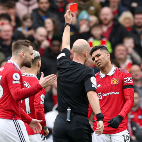 Casemiro không chỉ sa sút mà còn gây thất vọng với những thẻ đỏ liên tiếp.