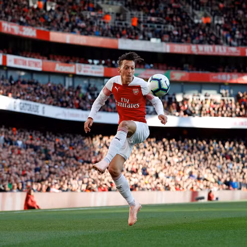 Ozil đã bị thay thế khi không thể đáp ứng tiêu chuẩn của Arteta. (Ảnh: Getty)