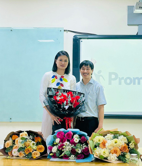 Phạm Thị Kim Huệ bảo vệ thành công luận văn thạc sĩ Quản lý kinh tế. Phạm Thị Kim Huệ bảo vệ thành công luận văn thạc sĩ Quản lý kinh tế.