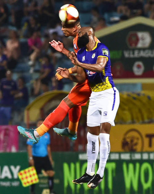 Các ngoại binh của Hà Nội đóng vai trò lớn trong lối chơi. (Ảnh: TRẦN HẢI)