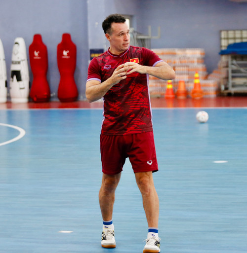 Huấn luyện viên Diego Giustozzi. (Ảnh: VFF)