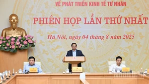 Thủ tướng Chính phủ Phạm Minh Chính chủ trì phiên họp. (Ảnh: Trần Hải)