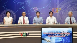 Các chuyên gia tham dự buổi tọa đàm. (Ảnh: VGP)